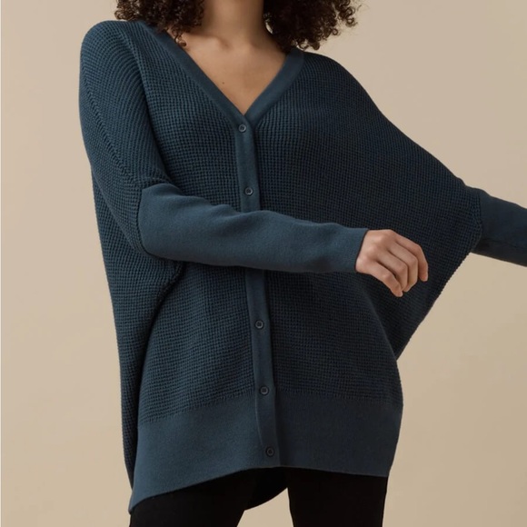 VETTA Sweaters - VETTA Capsule Waffle V-neck Oversized Sweater sz S